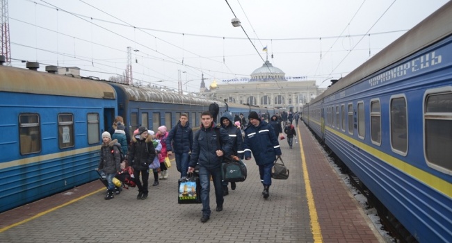 Политолог: нет никаких 1-1,5 миллионов переселенцев ОРДЛО в Украине