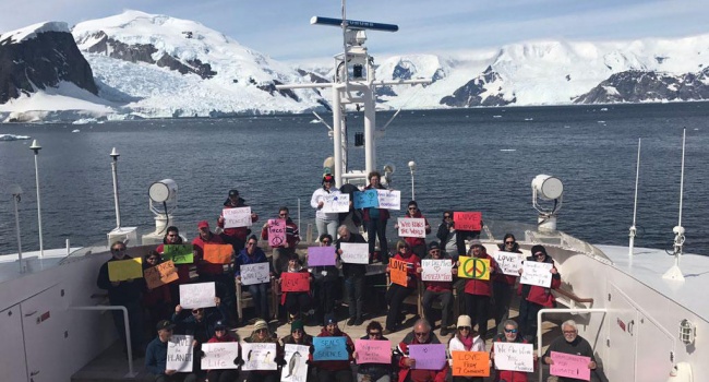 Марш женщин против Трампа прошел даже в Антарктиде