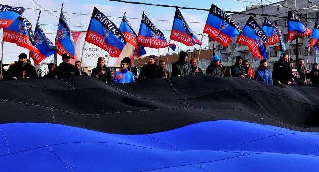 Захарченко потратил 100 млн. рублей для митингов в «ДНР» - блогеры Захарченко потратил 100 млн. рублей для митингов в «ДНР» - блогеры