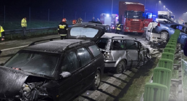 В Польше столкнулись 76 автомобилей, более 30 пострадавших