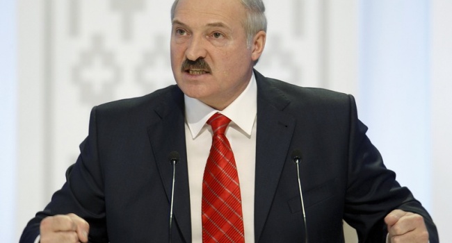 Лукашенко повідомив про загрозу незалежності Білорусі через війну в Україні