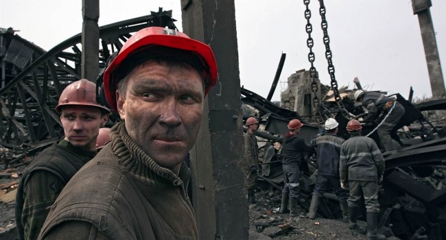 На шахті Донецька внаслідок аварії заблоковано понад 200 гірників