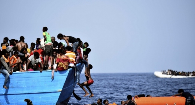 В Середземному морі вкотре затримали мігрантів