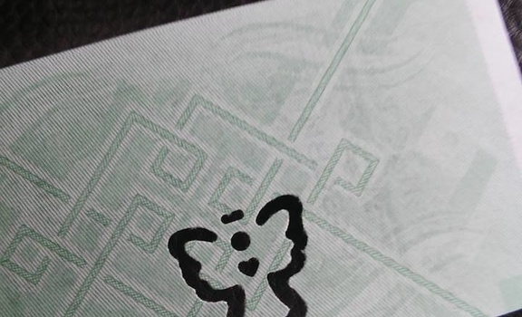 Киевлянка показала необычные билеты из общественного транспорта Киевлянка показала необычные билеты из общественного транспорта