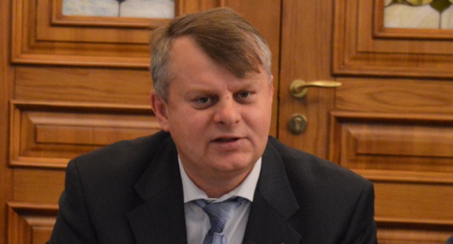 Дипломат: политический кризис в Украине способен развязать только один человек