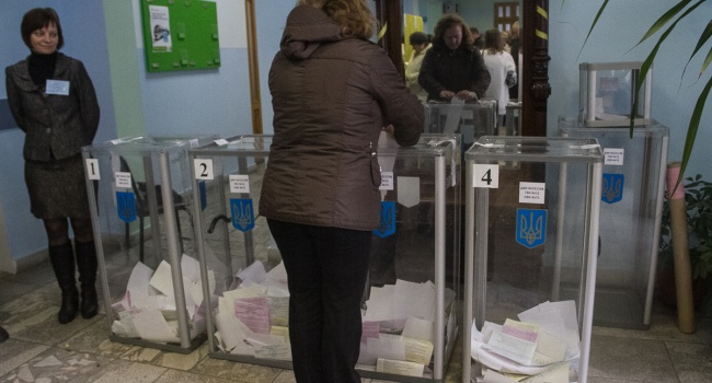 В мережі активно обговорюють заяву посла Німеччини щодо виборів на Донбасі