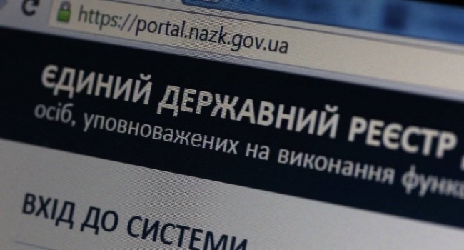 Керівники державних та комунальних підприємств можуть звільнитися від подачі е-декларацій 