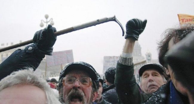 Карл Волох: в России начало увеличиваться недовольство путинской политикой Карл Волох: в России начало увеличиваться недовольство путинской политикой