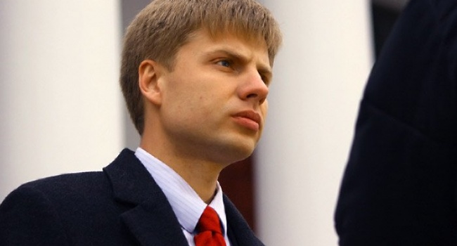 Продовження традиції: нардеп Гончаренко прокоментував свою витівку біля німецького посольства Продовження традиції: нардеп Гончаренко прокоментував свою витівку біля німецького посольства