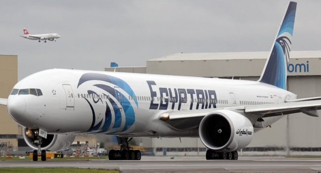 EgyptAir доставила 500-килограммовую женщину на лечение