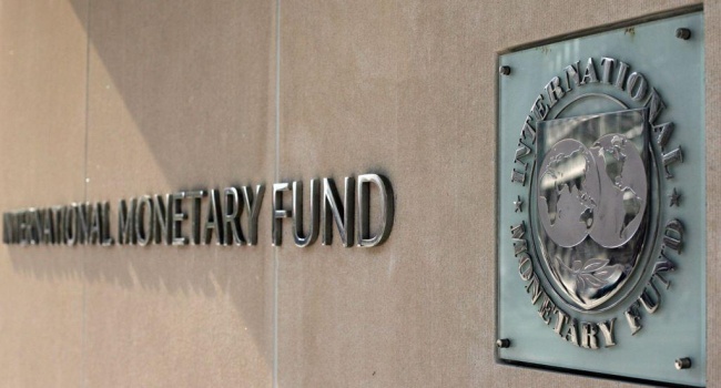 МВФ требует ввести в Украине дополнительный пенсионный налог