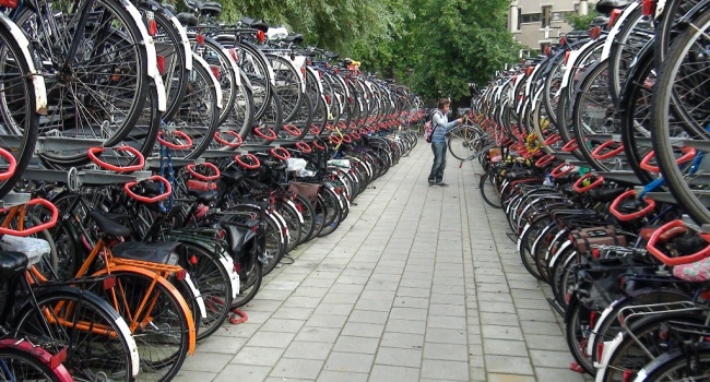 Кличко анонсировал появление перехватывающих велосипедных парковок в Киеве