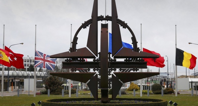Пономарь: НАТО больше ничего не угрожает