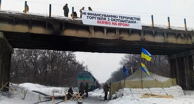 Ветеран АТО просить Порошенка прокоментувати блокаду Донбасу 