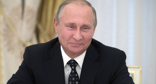 Песков рассказал, как Путин реагирует на оскорбления в свой адрес