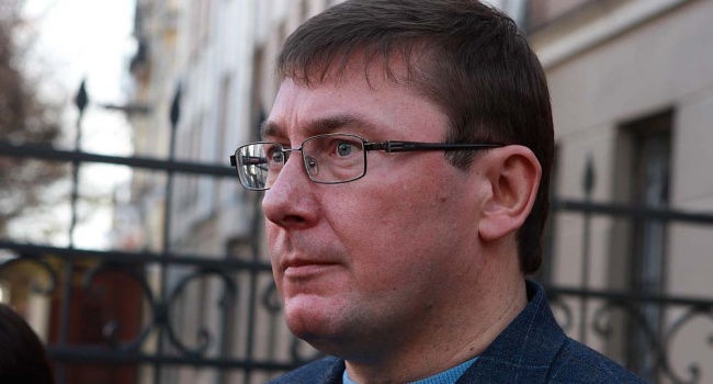 Луценко вважає, що нардепи в його кабінеті - це нормально 