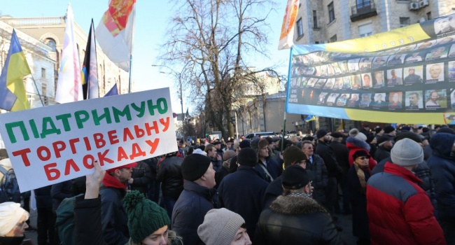 Журналист: власти нужно лишить дешевых клоунов по вызову Семенченка и Парасюка сильного информационного повода