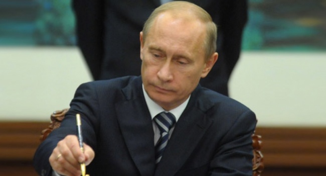 Политолог: в РФ заговорили о втором сроке Путина, чтобы скрыть утечку информации