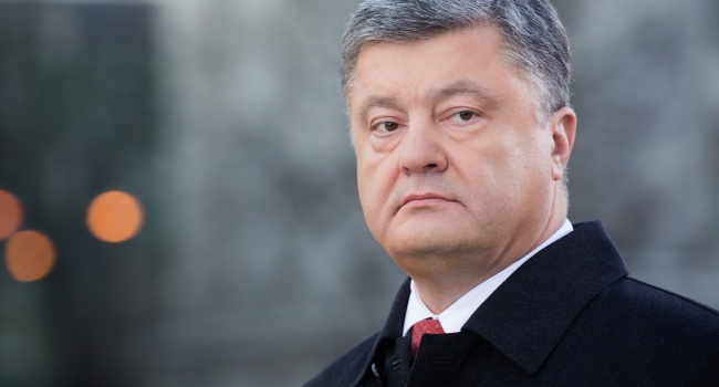 Бутусов розповів про нічні страждання Порошенка через читання постів в Facebook 