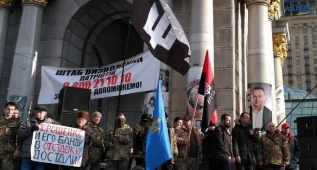 Экономист: украинские националисты все больше напоминают коммунистов