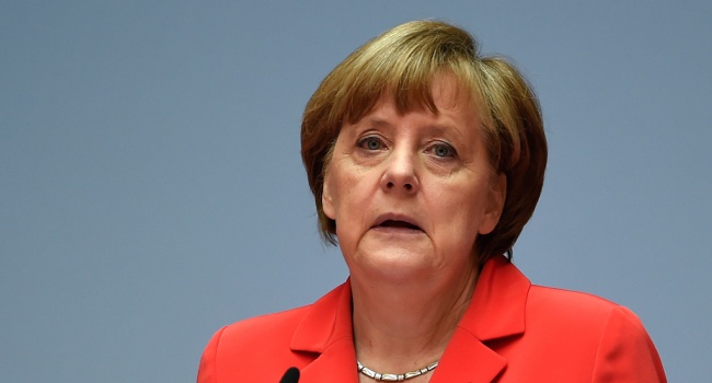 Німеччина має нарощувати військову міць — Меркель