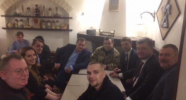 Порошенко и Полторак наелись пиццы в заведении АТОшников в Днепре