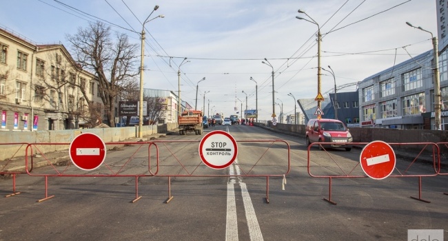 Появились первые снимки Шулявского моста после обрушения