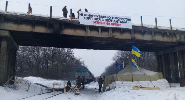 Уряд дозволив перевозити товари без обмежень на територію ОРДЛО в "особливих випадках"