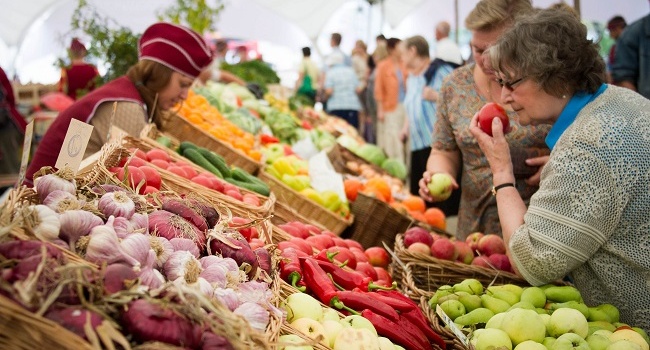 Весной в Украине сильно подорожают продукты и «коммуналка» — эксперты