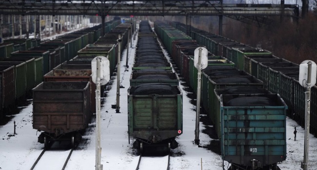 Щодня до Росії вивозиться більше 10 тисяч тонн вугілля з Донбасу – ЗМІ