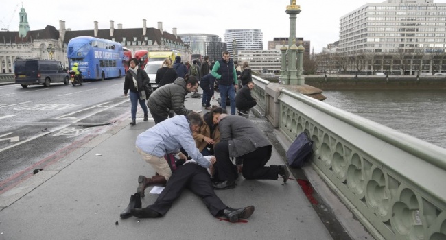 Журналист: врачи Лондона до сих пор борются за жизнь, пострадавших в результате теракта