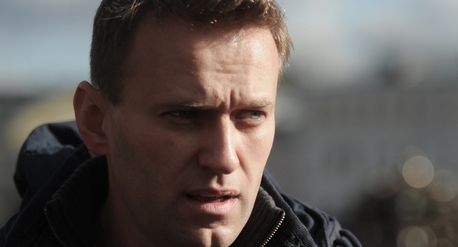 Навальный: деньги украл Медведев, а обыск устроили в Фонде борьбы с коррупцией