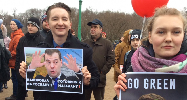 Блогер: селфи в автозаках – вот и вся самоцель митингующих в России подростков