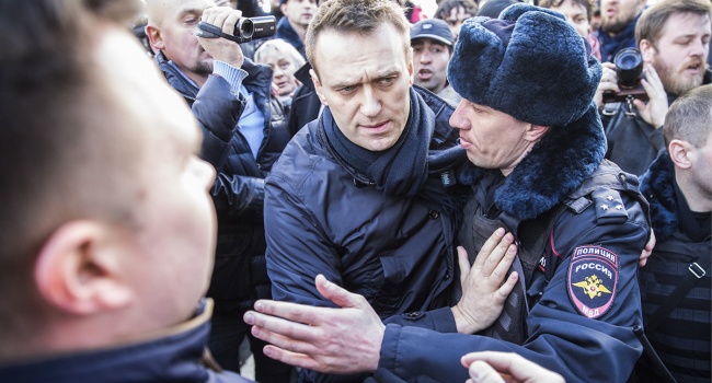 Политик: Россия вступает в период затяжного противостояния с властями
