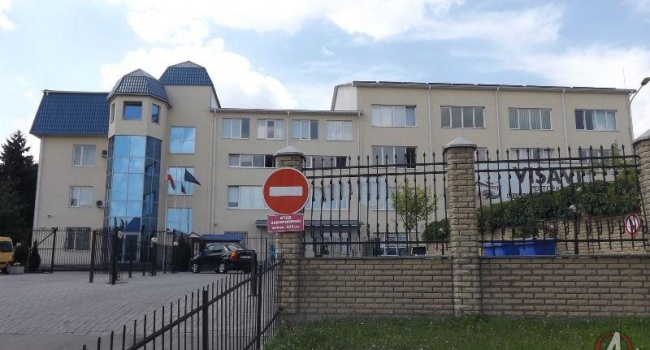 В МВС прокоментували обстріл консульства Польщі в Луцьку 