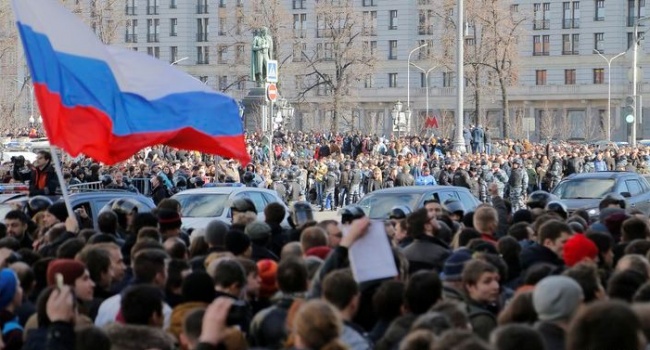 Рабинович: минимум 3-4 сотни тысяч человек скоро будут на Тверской