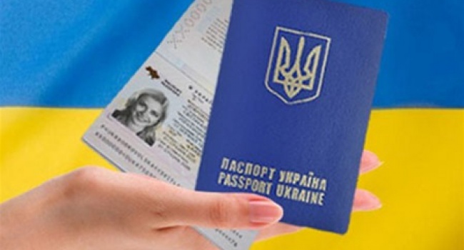 Стало відомо, чому в Україні призупинили видавати біометричні паспорти 