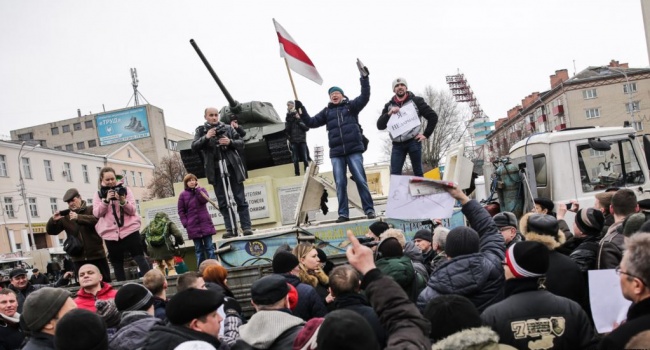 Захід розглядає можливість повернення санкцій проти Білорусі 