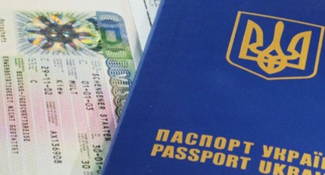 Украинцы кинулись оформлять загранпаспорта после решения о безвизе