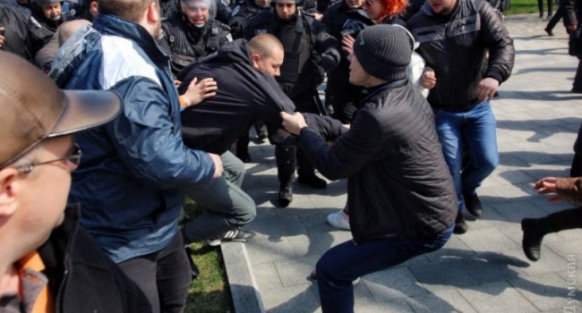 У Одесі відбулися масові бійки між "ватниками" та націоналістами