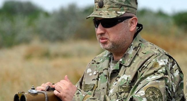Турчинов пояснив, чому в Україні не вводять військовий стан 