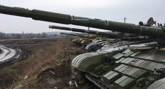 Волонтери заявили про перекидання танків Путіна на кордон з Україною (фото) Волонтери заявили про перекидання танків Путіна на кордон з Україною (фото)