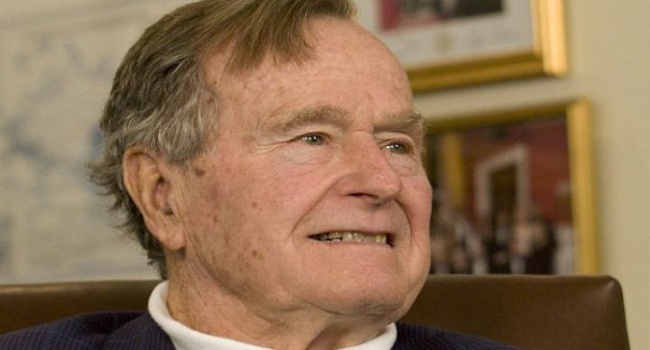 Джорджа Буша снова госпитализировали