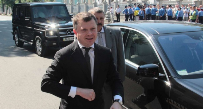 Президент почти вдвое потерял свой капитал, в то время, как бизнесмены, которых ассоциируют с Тимошенко, разбогатели, – эксперт