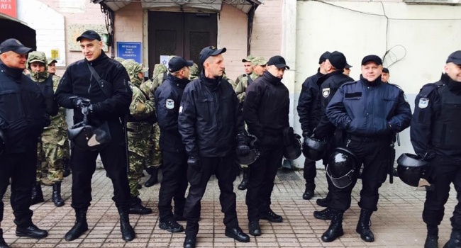 В українській столиці масово затримали активістів ОУН В українській столиці масово затримали активістів ОУН