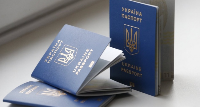 У Криму бум на оформлення українських закордонних паспортів 