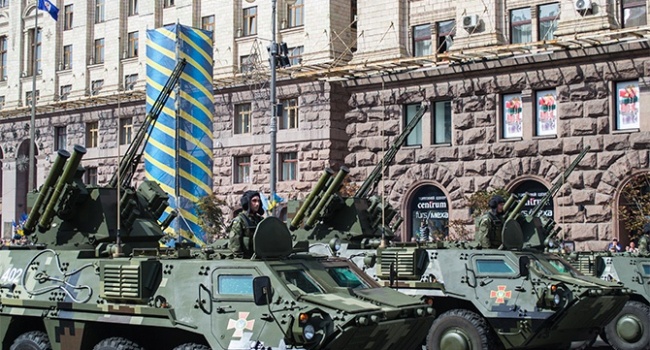 Парад в Киеве нужен, чтобы украинцы понимали благодаря кому на 93% территории Украины все спокойно, не под оккупацией, – политолог