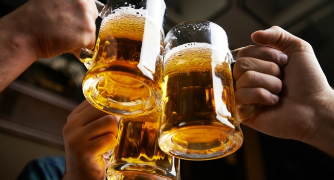 Ученые: всего одна кружка пива в день увеличивает риск ожирения на 20 процентов