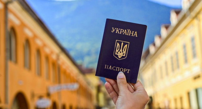 В Украине начался ажиотаж из-за биометрических паспортов В Украине начался ажиотаж из-за биометрических паспортов