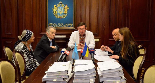 Журналістка: пропоную прокуратурі новий піархід – домашній арешт Берії і Сталіна прямо в гробу – з електронним браслетом на надгробку Журналістка: пропоную прокуратурі новий піархід – домашній арешт Берії і Сталіна прямо в гробу – з електронним браслетом на надгробку